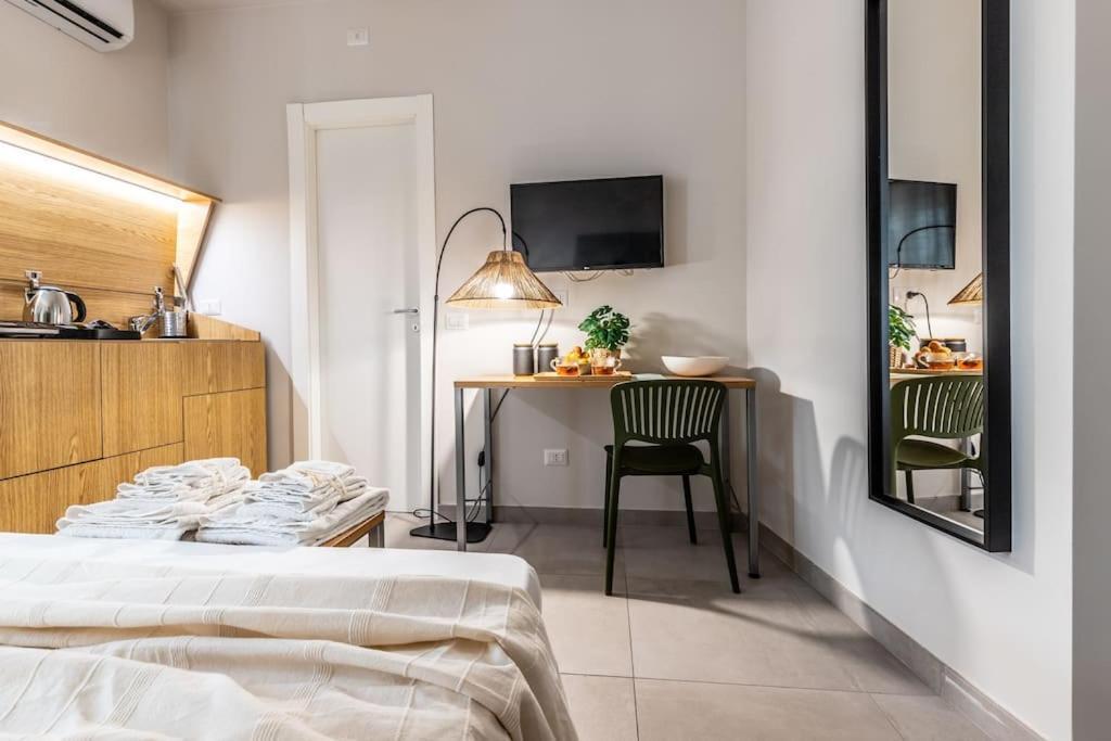 Dafne Room Un'Oasi Romana Per Coppie Exterior foto
